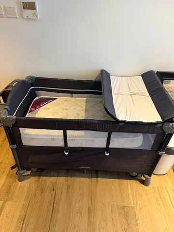Baby bed/ Travel Cot with mattress