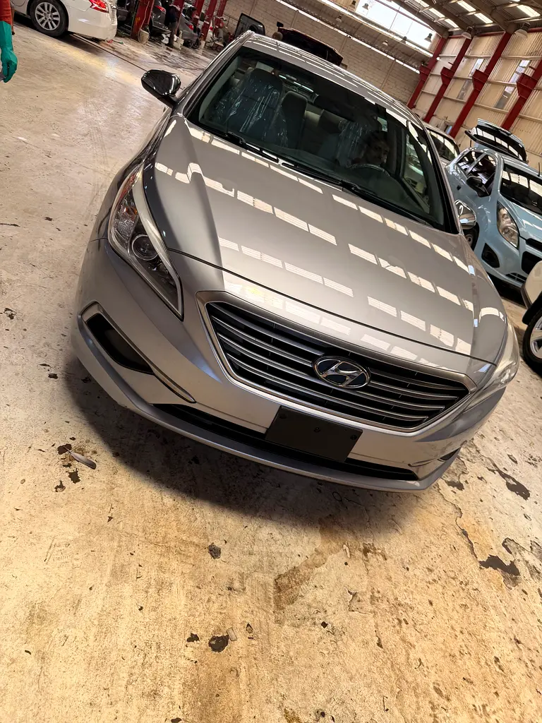 Hyundai Sonata 2016 — photo 1 of 19