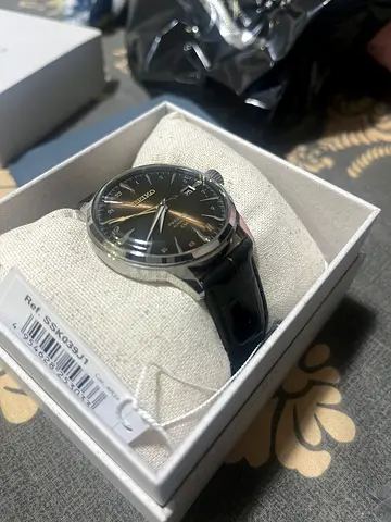 Seiko automatic mens watch with black leather strap - excellent condition