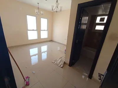 اجمل غرفه وصاله بمنطقه البوطينه مذوده ب 2 حمام مع بلكونه اطلاله مفتوحه موقع مميز قريب من كل الخدمات العامه وقريب من اماكن التسويق