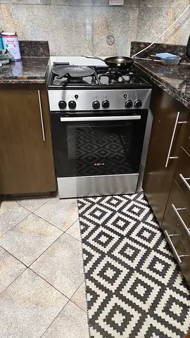 Used freestanding gas cooker with oven - good working condition