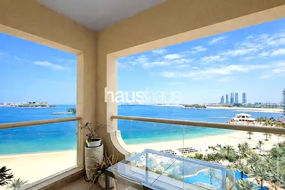 DIRECT BEACH ACCESS | SEA VIEWS | VOT