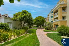 2 Bed | Pool View | Spacious &amp; Bright | VOT