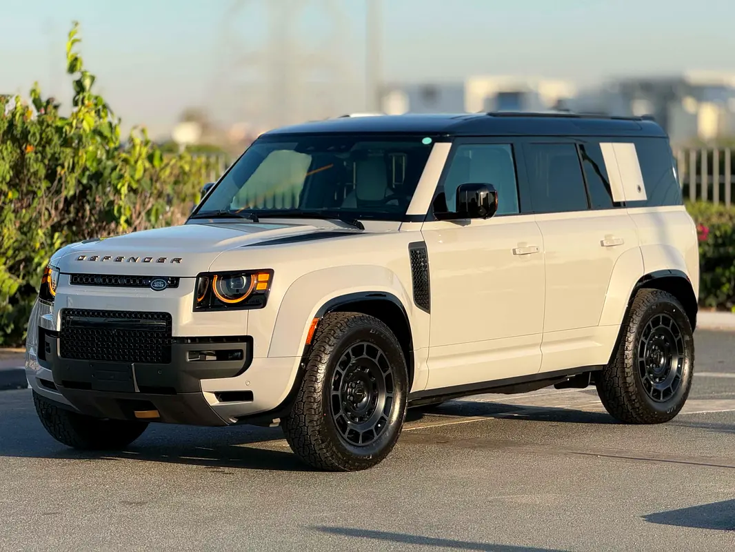 Land Rover Defender 2026 — photo 1 of 20