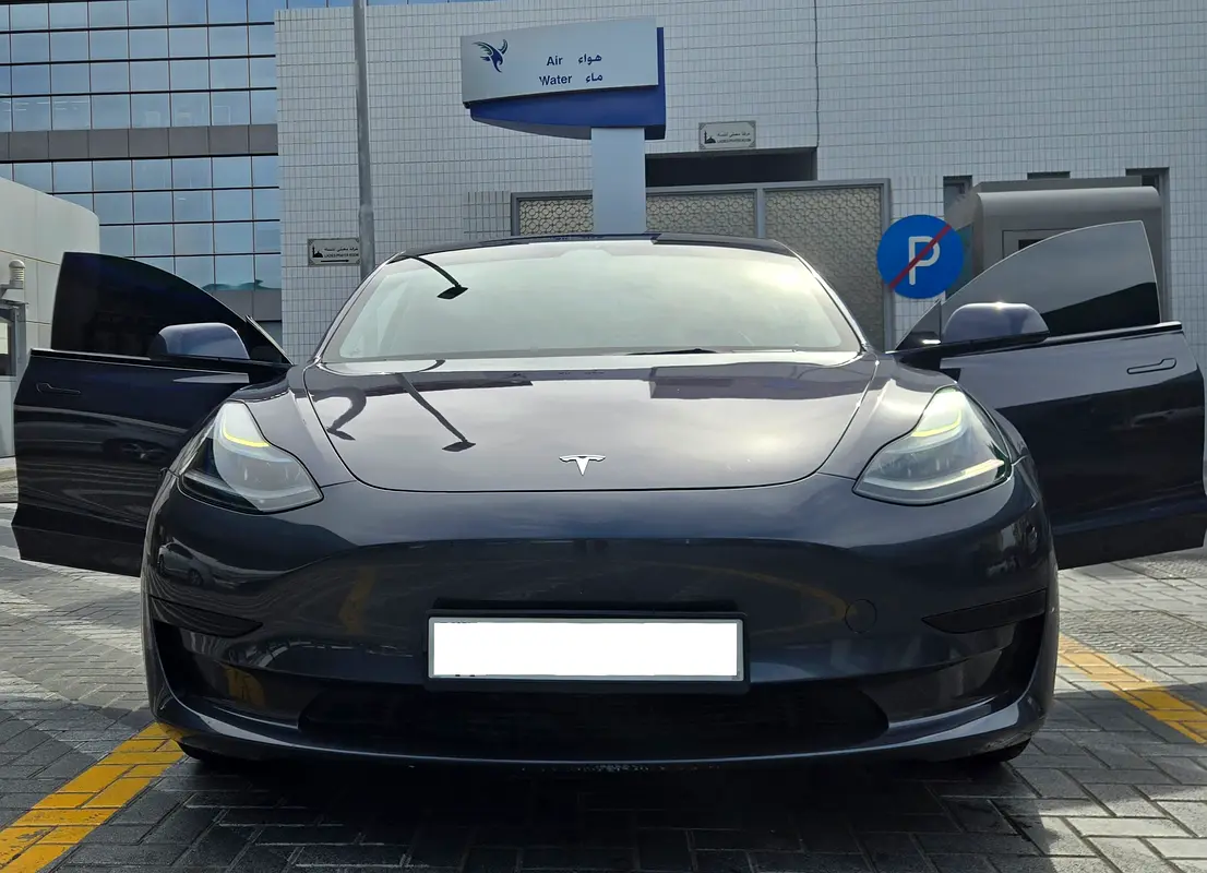 Tesla Model 3 2023 — photo 1 of 11