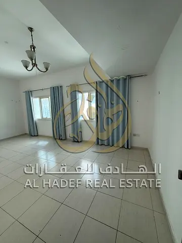 للايجار السنوي في الشارقة شقة غرفتين وصالة بمنطقة المجاز 3 مساحه ممتازة جدا سكن عائلاتمع الباركنج مجاني