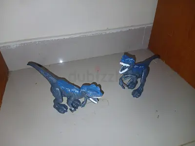 2 small dinosaur