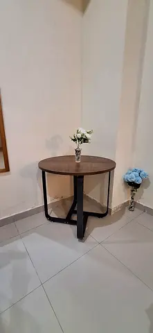 Round dining table for sale size : 95 CM