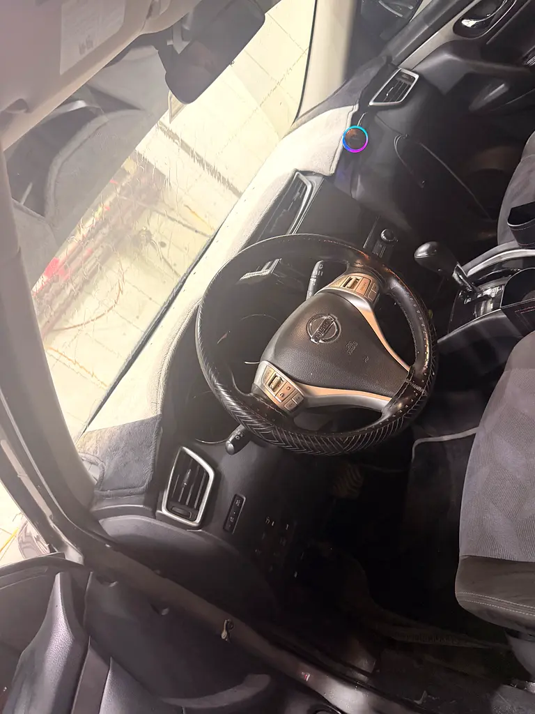 Nissan Rogue 2015 — photo 1 of 10