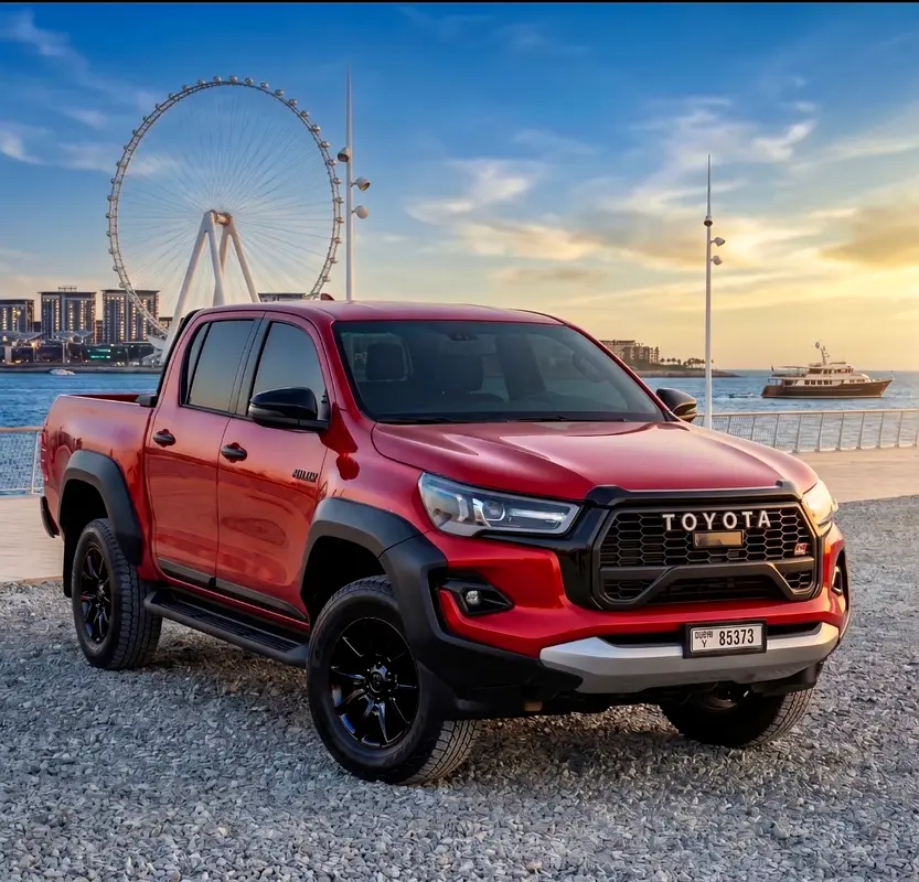 Toyota Hilux 2024 — photo 1 of 8