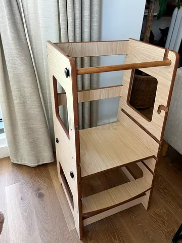Adjustable learning tower