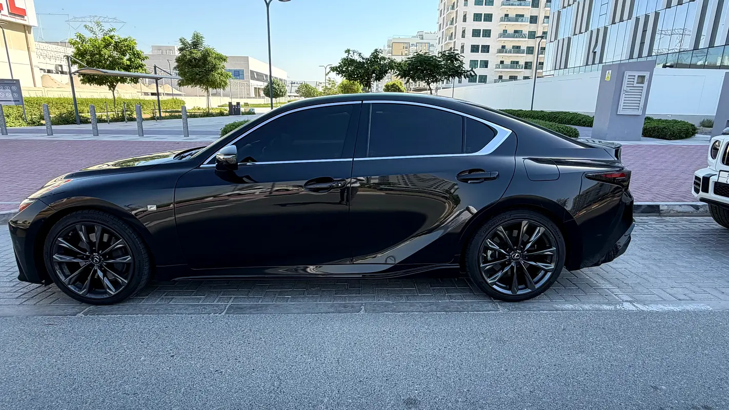 Lexus IS-Series 2022 — photo 1 of 9
