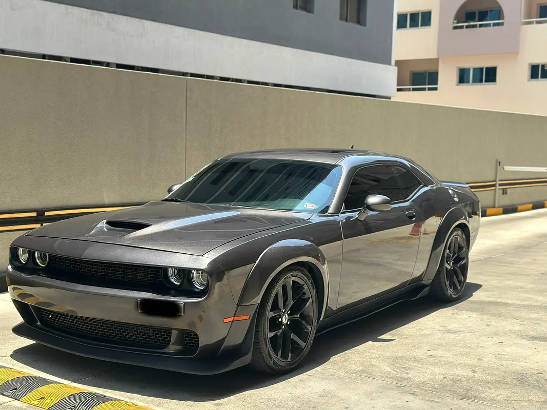 Dodge Challenger 2021 — photo 1 of 11