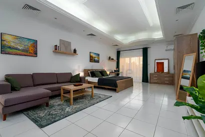Massive Beautiful Master Room — European Expat Villa, Umm Suqeim 1, Jumeirah