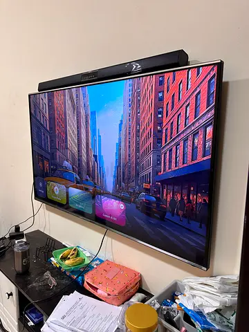HI SENSE 55” LED Smart TV in good condition - wall mounted