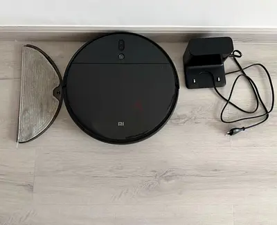 Xiaomi Mi Robot Vacuum (with Charging Dock and Side Brush) - Good Condition