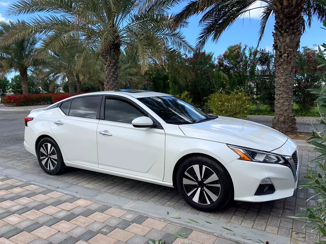 Nissan Altima 2020 — photo 1 of 4