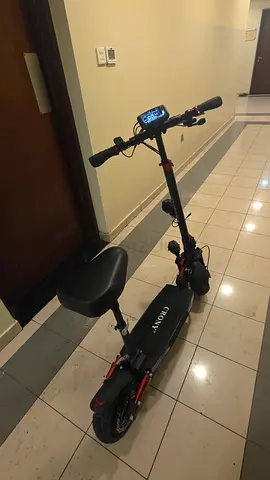 Crony Electric Scooter with Seat, padlock and safety vest belt
