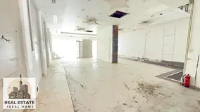 DEAL OFF THE DAY SPACIOUS SHOW ROOM FOR RENT ON MAIN ROAD JUST 135k ESAY PAYMNT INDUSTRIAL AREA NO 4