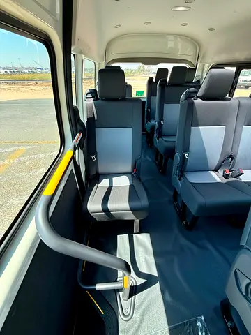 2025 Toyota HIACE — фото 13