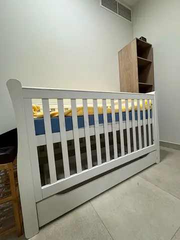 White Wooden Baby Crib with Under-Drawer - Good Condition