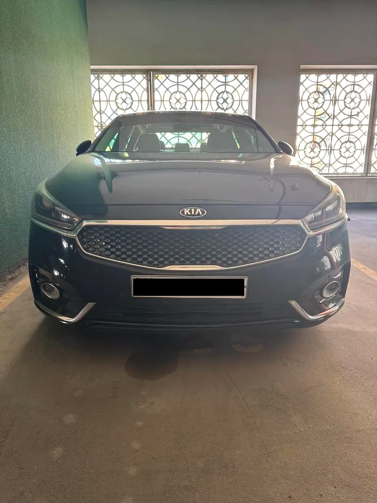 Kia Cadenza 2017 — photo 1 of 9