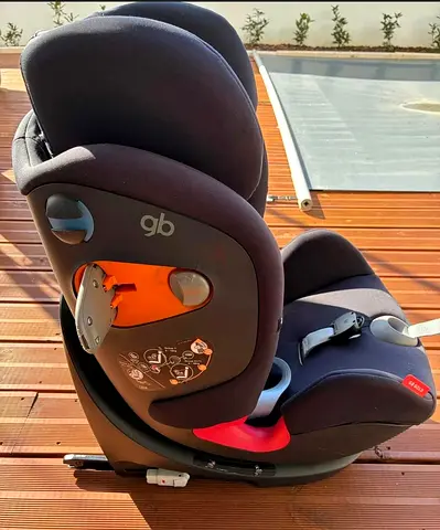 GB gold convertible car seat with isofix base