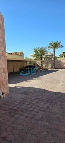 فيلا استثنائية للإيجار بمساحة أرض 18000 قدم ومساحة بناء 6500 قدم مصممة للراحة والخصوصية والتجمعات العائلية