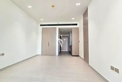 Brand New | Chiller free | Near Mall | High Floor