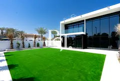 Corner | Upgraded Townhouse | Prime Location