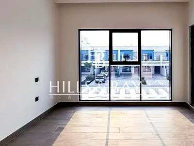 READY UNIT ll FAMILY ORIENTED ll CLOSE TO PARK