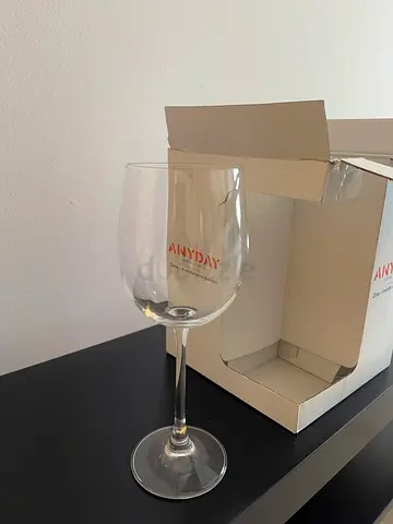 Set of Wine Glasses (single shown) - Like New, with Box