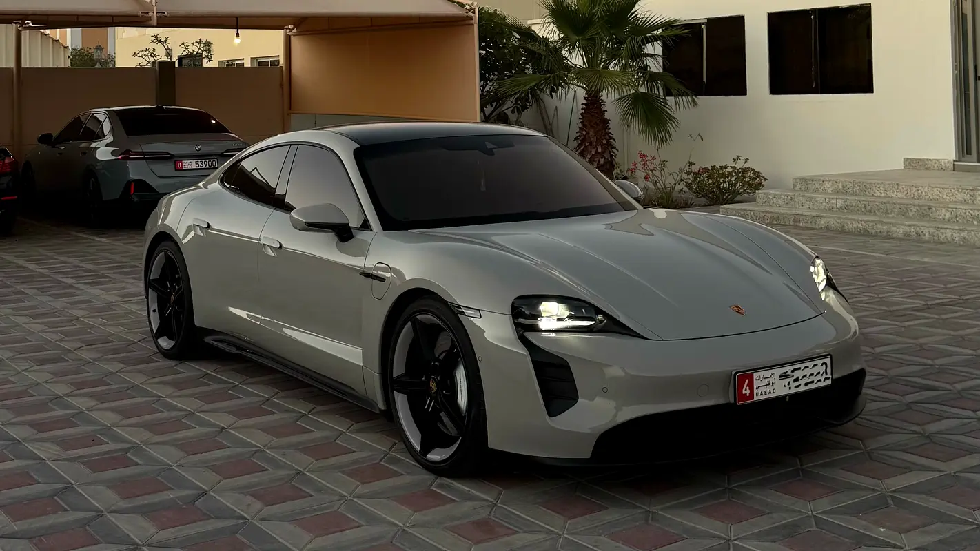 Porsche Taycan 2023 — photo 1 of 8