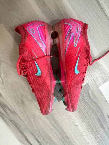 Used limited edition Nike Football (Soccer) Boots - size : 43 EU !