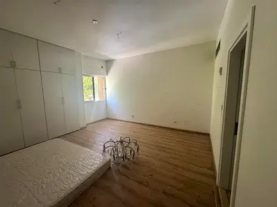 Luxury and affordable 4-bedroom villa with 3 bathrooms, 2 living halls, huge space, distributor area, private garden, open view, close to all services