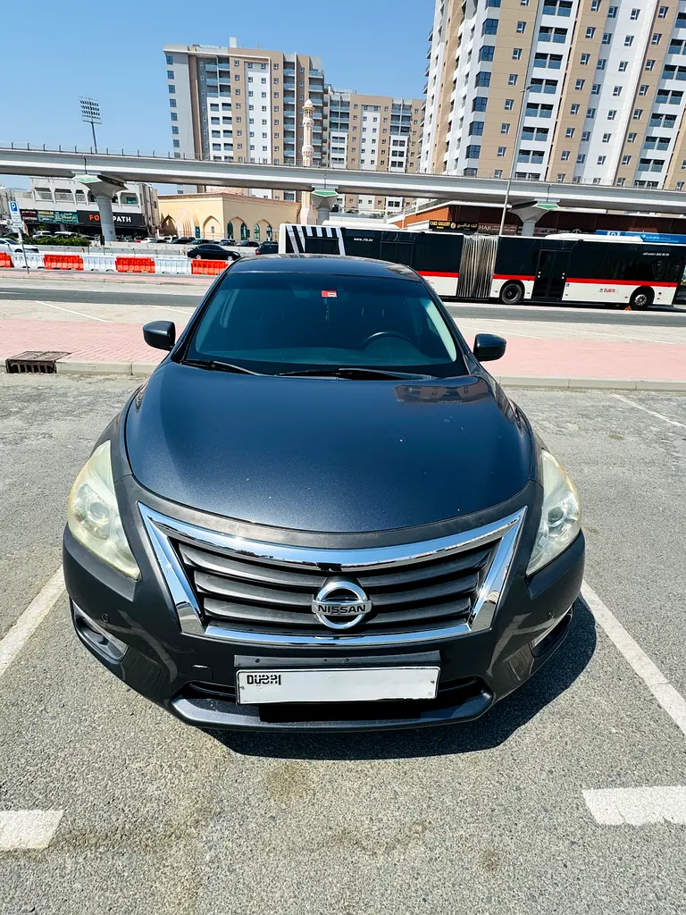 Nissan Altima 2013 — photo 1 of 14