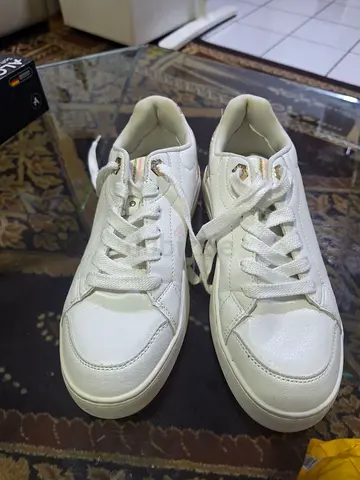 White casual sneakers, new
