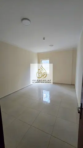 للإيجار | شقة غرفة وصالة بمساحة واسعة مع غرفة غسيل وباركن داخلي – الجرف 2