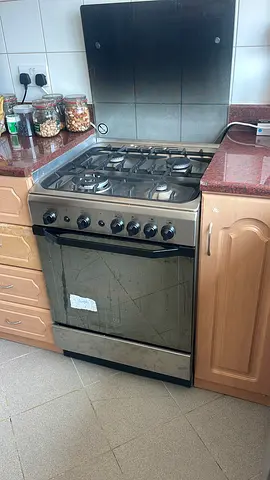 Used freestanding gas cooker with oven - good working condition - indesit