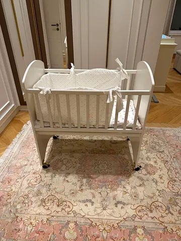 White Wooden Baby bed / Bassinet on Wheels - Good Condition
