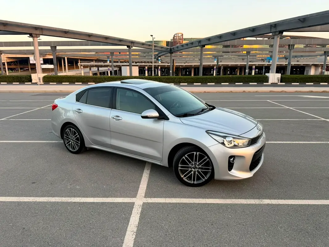 Kia Rio 2018 — photo 1 of 15