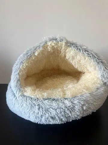 Plush Round Soft Pet Bed for Cats and Small Dogs