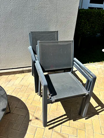 6 stackable outdoor chairs