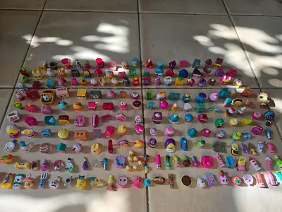 Collection of shopkins toys all for 200aed