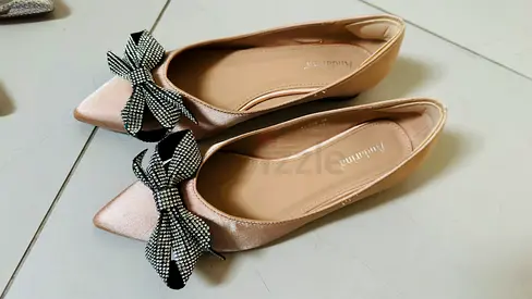 Pair of womens pointed flats with decorative bows - size not specified, lightly used