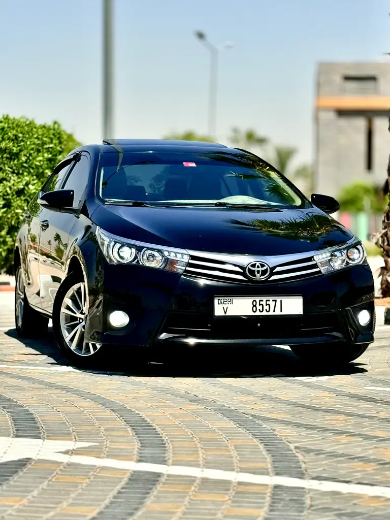Toyota Corolla 2015 — photo 1 of 15