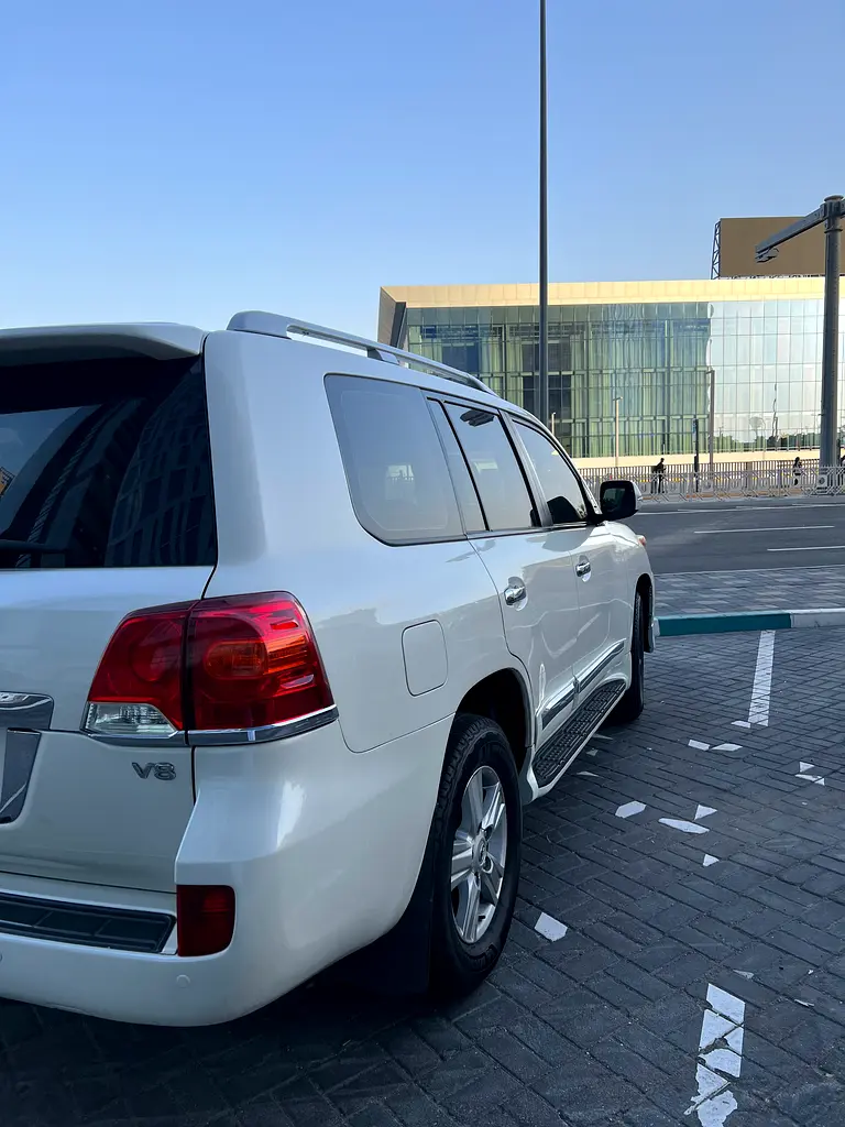 Toyota Land Cruiser 2013 — photo 1 of 6