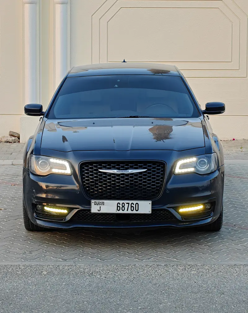 Chrysler 300S 2018 — photo 1 of 8