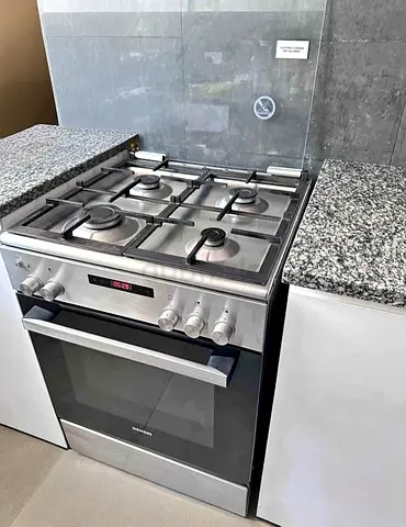 Siemens Professional 4 Burner Gas Cooker 60 cm – Reliable Performance