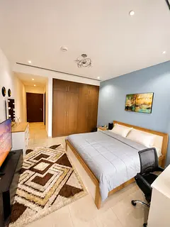 Cozy Room for female next to jbr 2 Tram